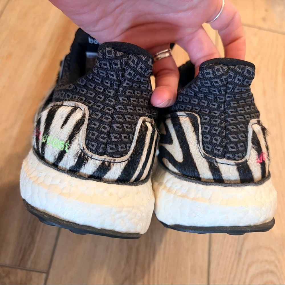 Adidas Zebra ULTRABOOST Size 7.5 Women's Sneakers - Picture 6 of 7